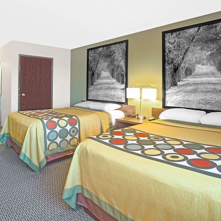 Super 8 By Wyndham Windsor/Madison North Hotel Екстериор снимка