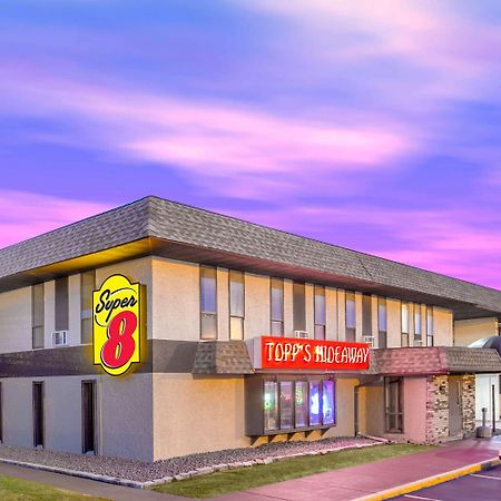 Super 8 By Wyndham Windsor/Madison North Hotel Екстериор снимка