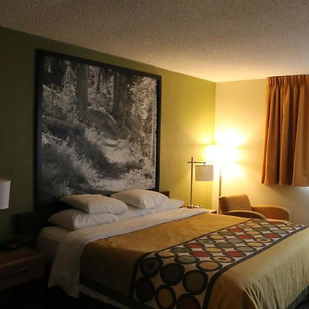 Super 8 By Wyndham Windsor/Madison North Hotel Стая снимка