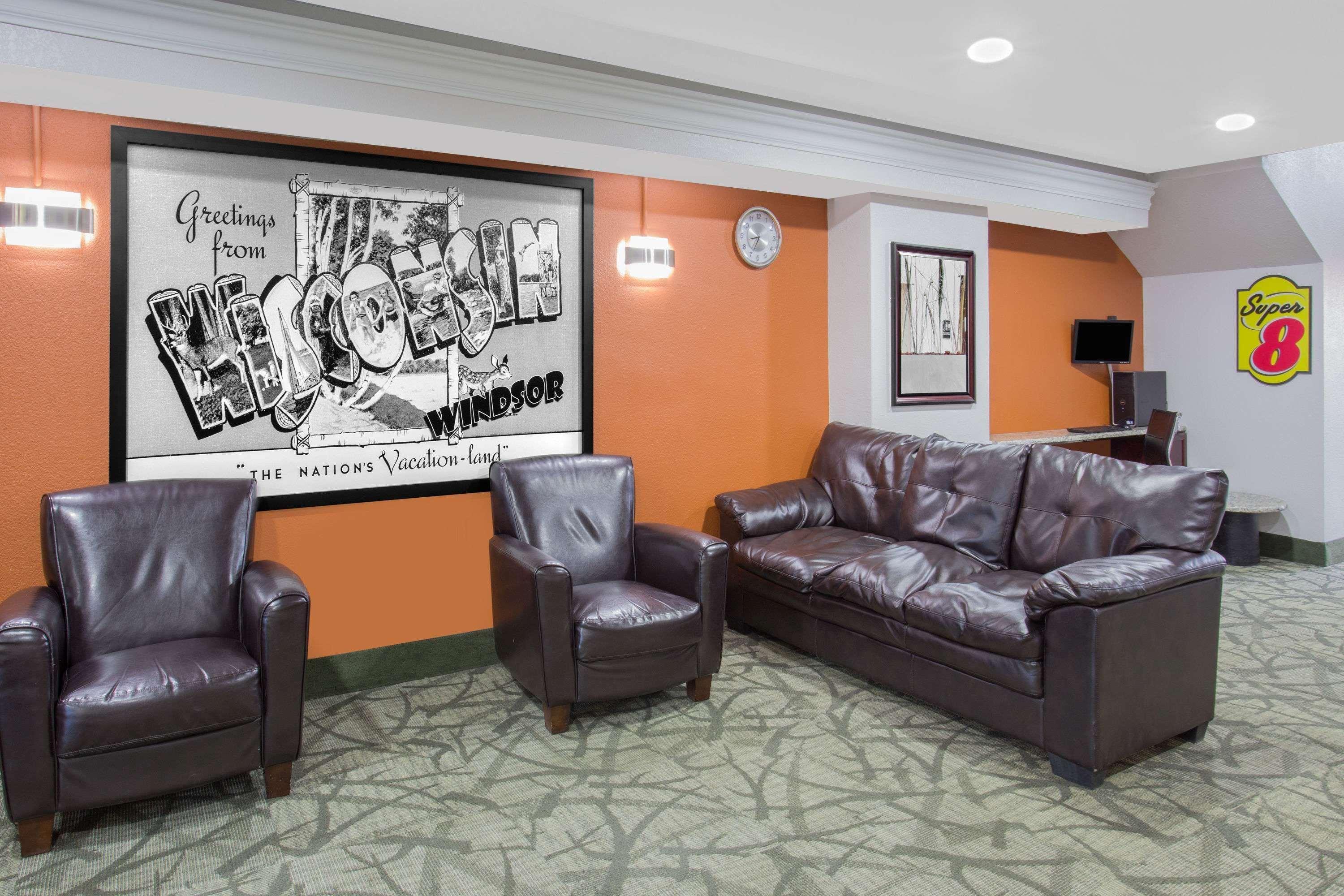 Super 8 By Wyndham Windsor/Madison North Hotel Екстериор снимка